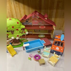 House Bluey and tree car more  lot